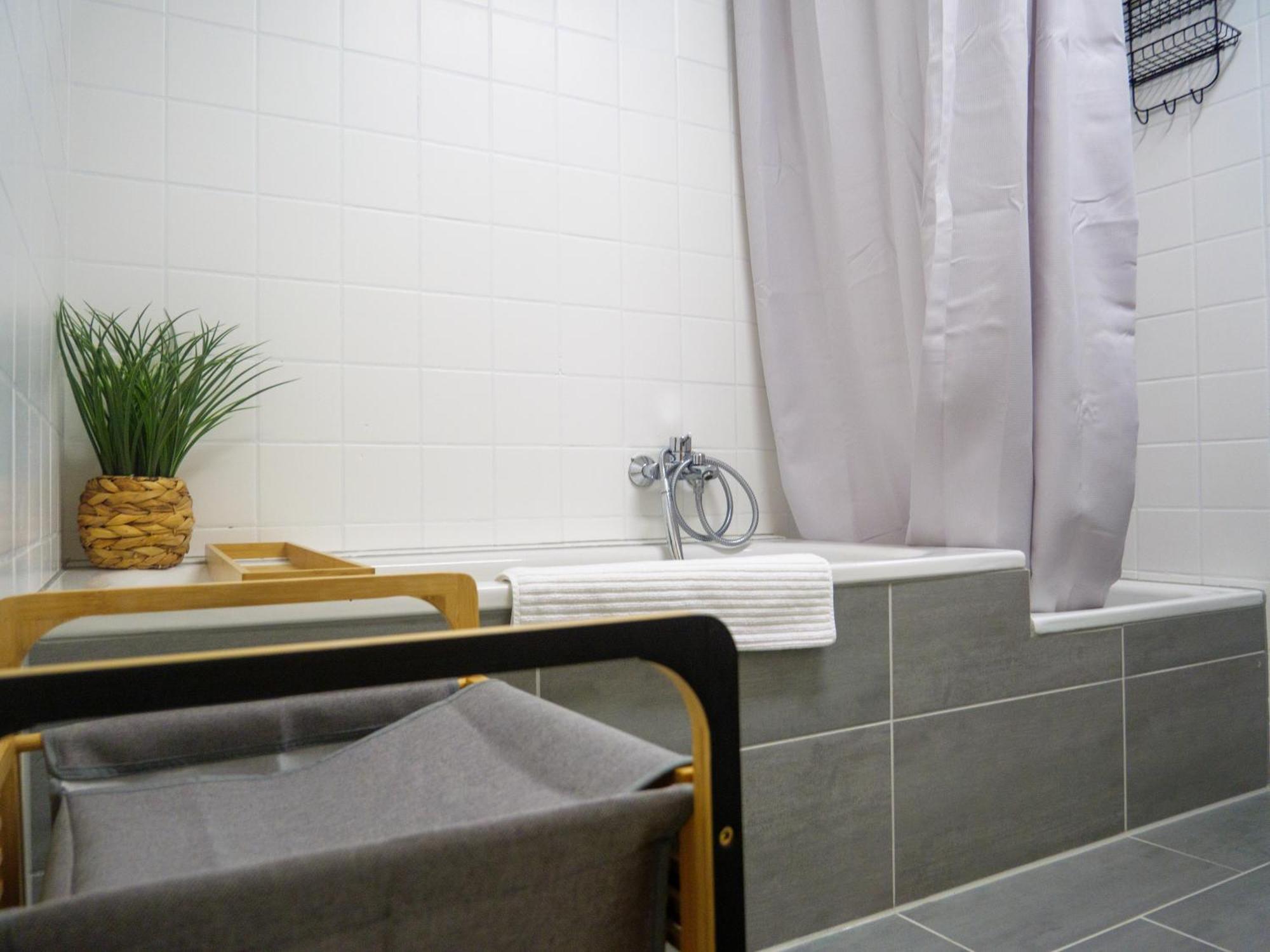 Amao-Brown I Exklusives City-Apartment I 85Qm I Privatparkplatz & Komfort I King-Size Bed Lahr  Esterno foto